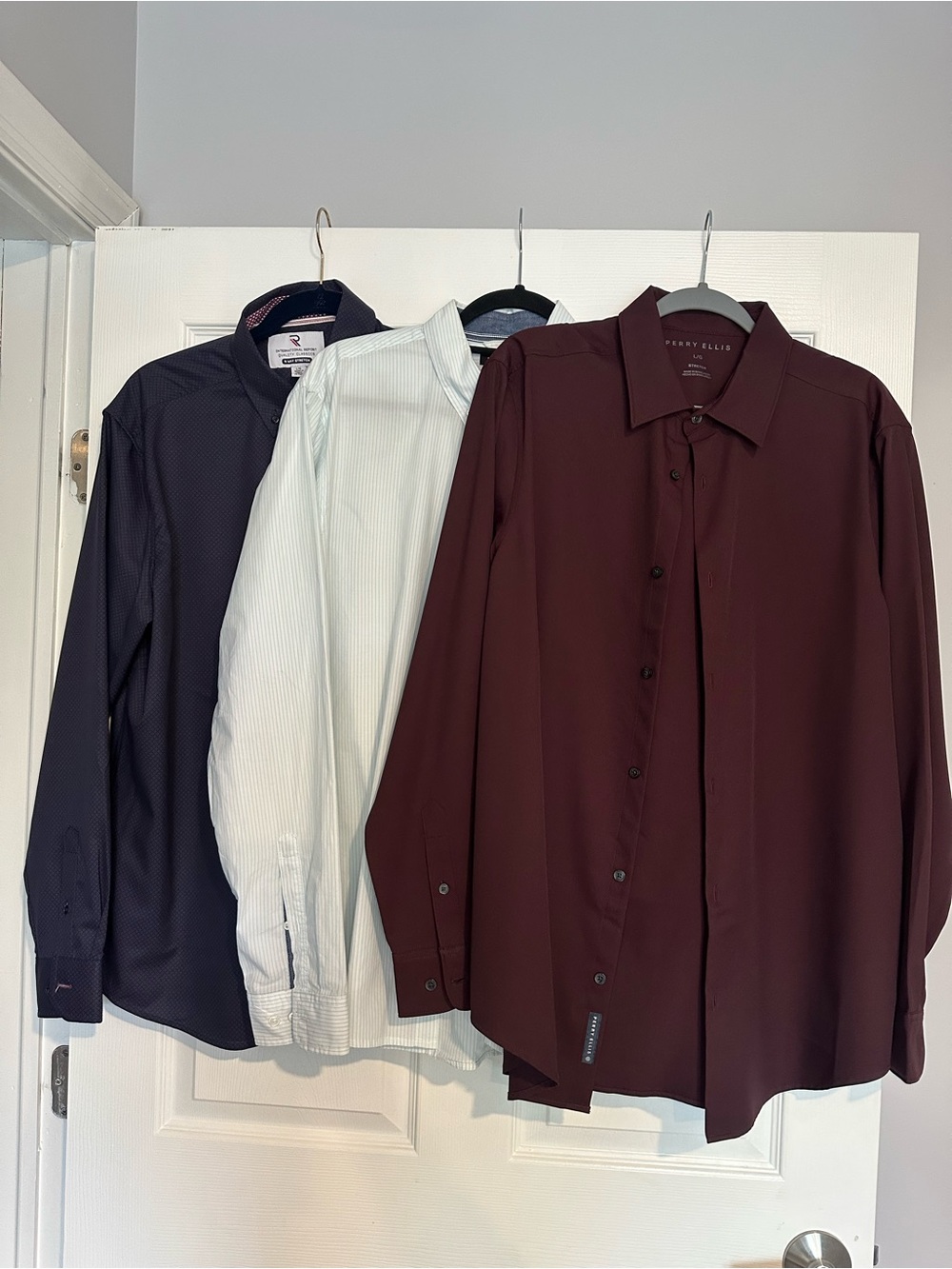 Perry Ellis /International Report /Express Men’s Maroon Long-Sleeve Dress Shirt